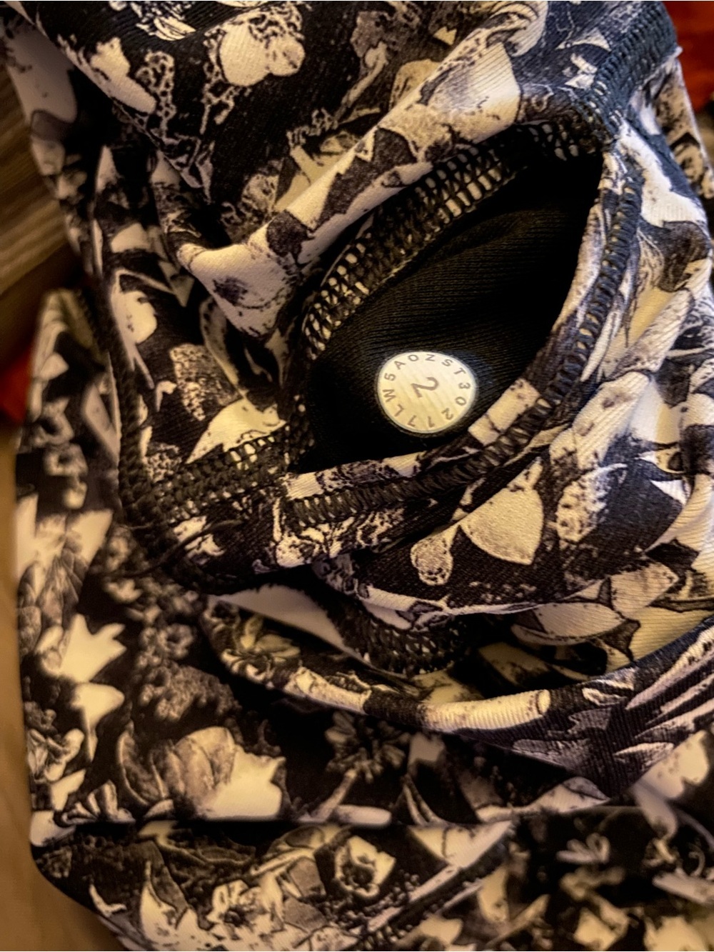 lululemon athletica Black & White Floral Print High-Rise Leggings - Picture 4 of 4